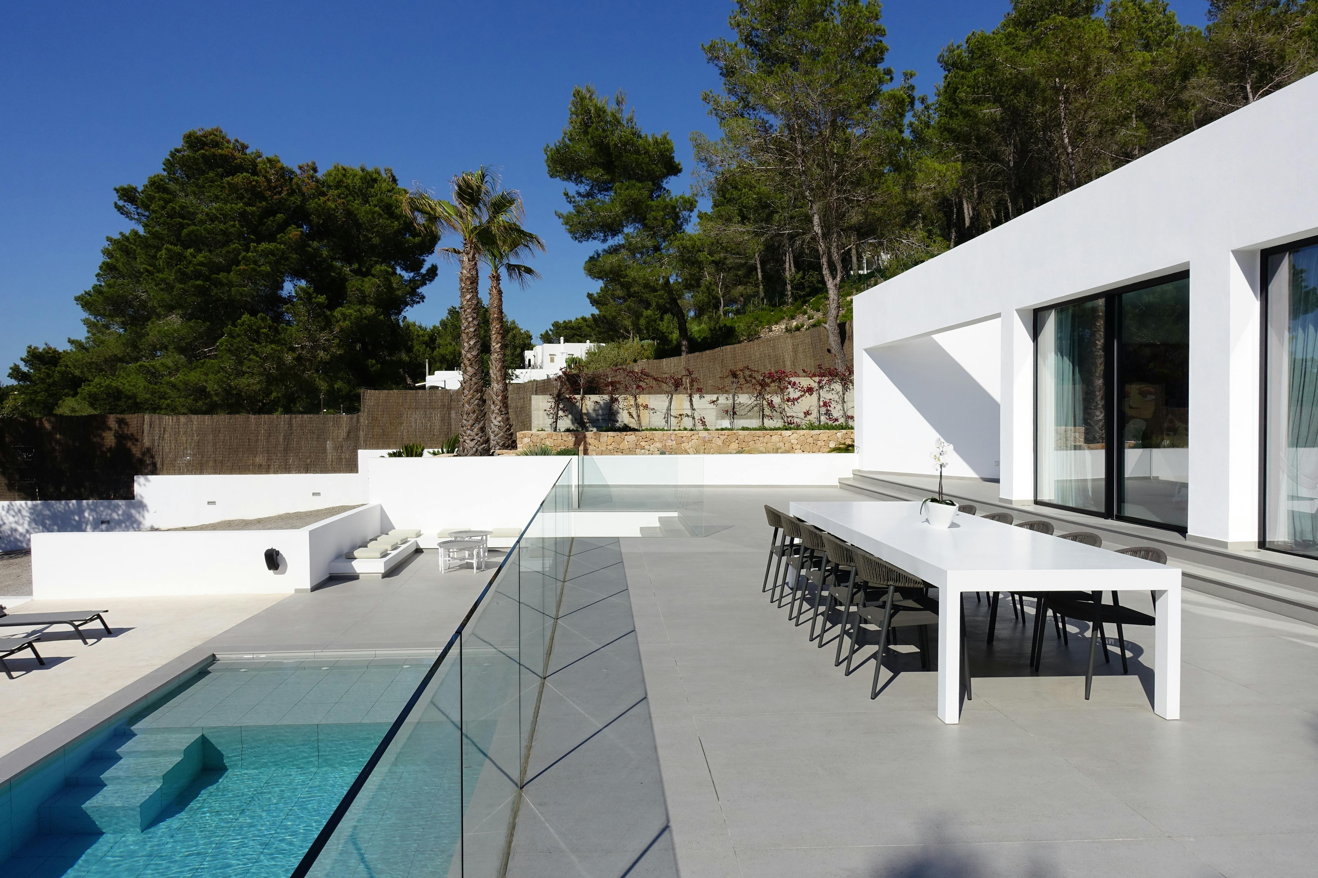 Numero immagine 33 della sezione corrente di Case Study Villa Omnia a Ibiza realizzata con DKTN® e Silestone® by Cosentino di Cosentino Italia