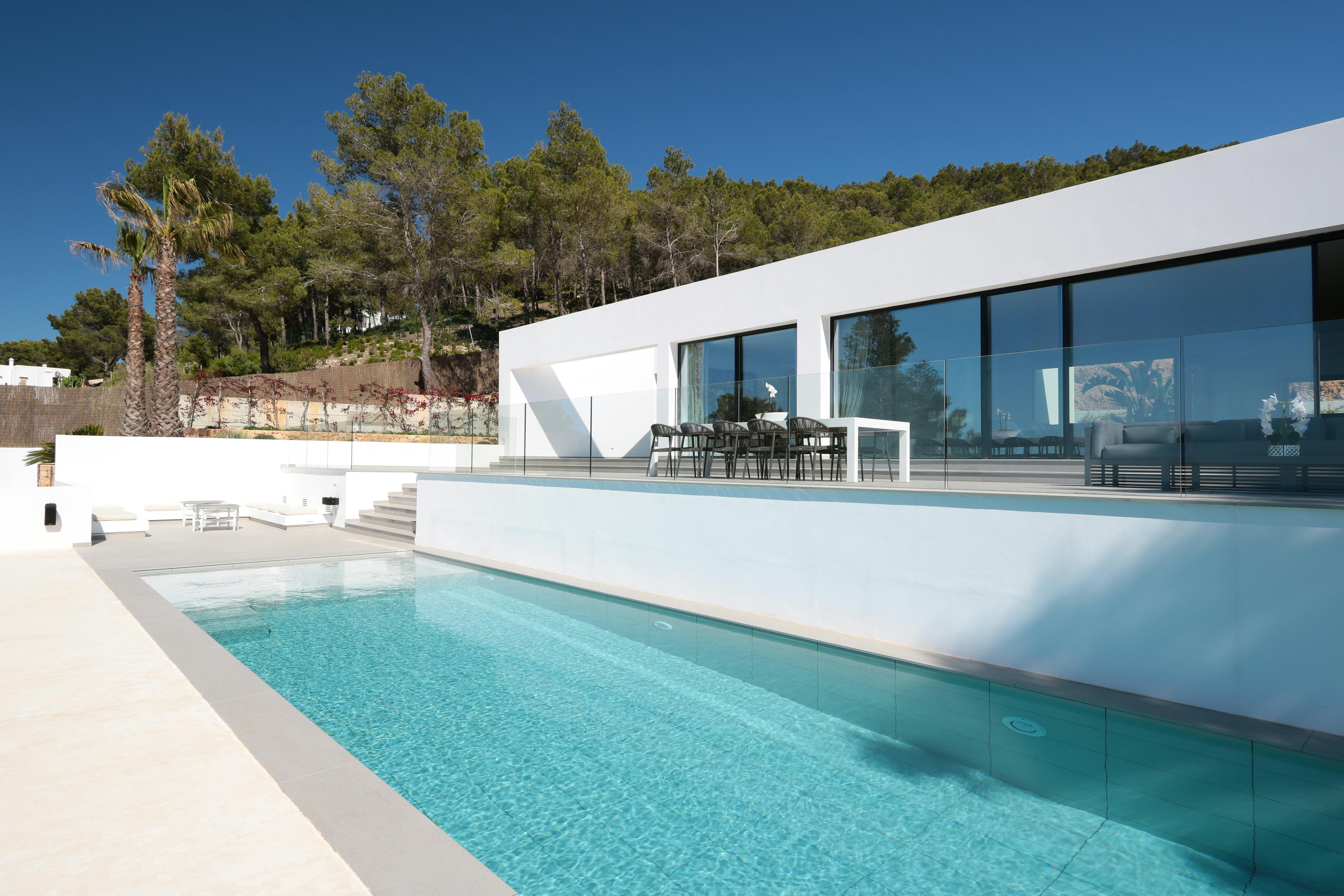 Numero immagine 38 della sezione corrente di Case Study Villa Omnia a Ibiza realizzata con DKTN® e Silestone® by Cosentino di Cosentino Italia