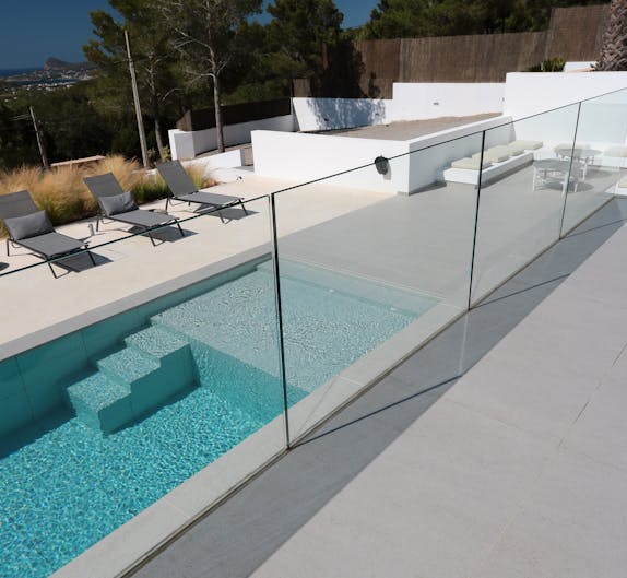 Numero immagine 36 della sezione corrente di Case Study Villa Omnia a Ibiza realizzata con DKTN® e Silestone® by Cosentino di Cosentino Italia
